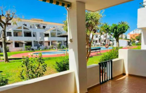 Casita con jardín y piscina comunitaria en Dénia, muy cerca de la playa de las Rotas